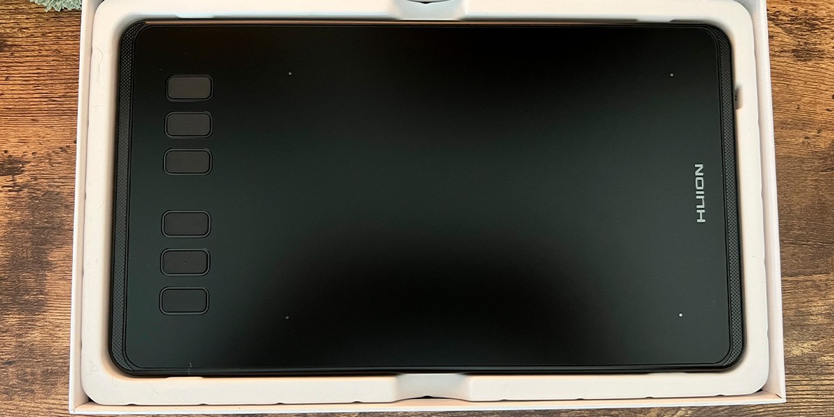 The HUION Inspiroy H640P in product box The HUION Inspiroy H640P in product box