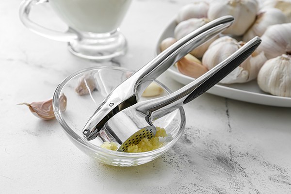 The Pampered Chef New Improved Garlic Press